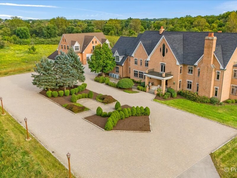 5 Castle Drive St. Charles IL 60175