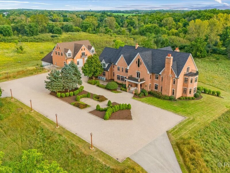 5 Castle Drive St. Charles IL 60175