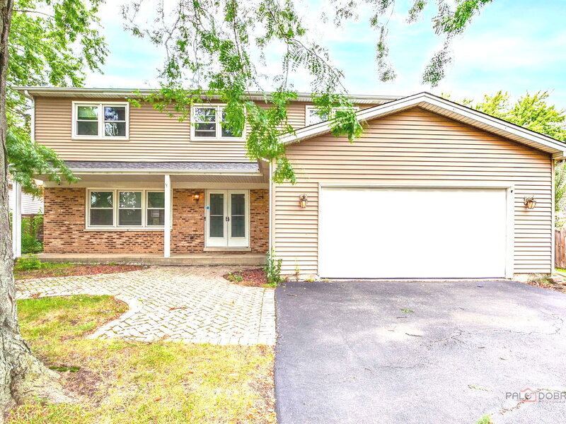 562 Applegate Lane Lake Zurich IL 60047