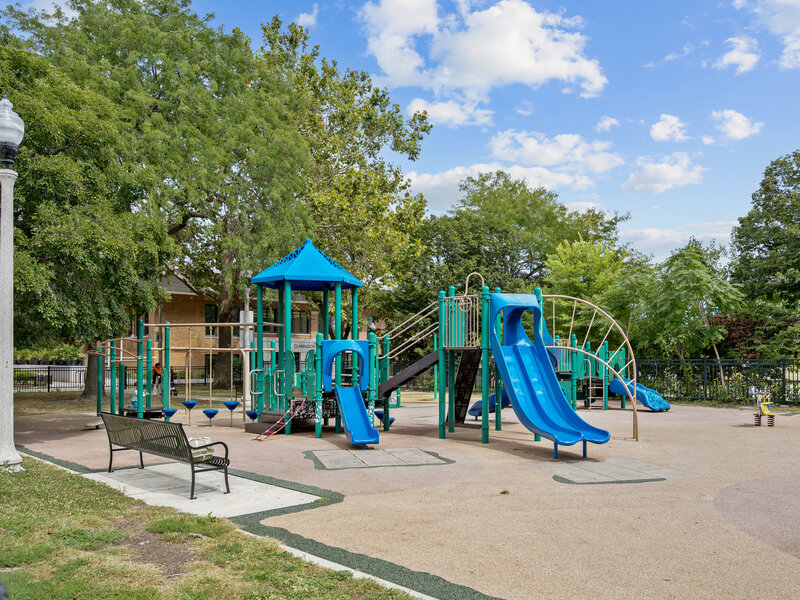 4310 N Clarendon Avenue Chicago IL 60613