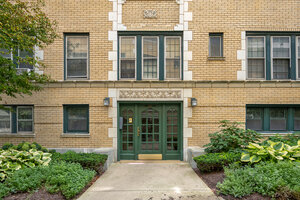 Photo of 4310 N Clarendon Avenue Chicago IL 60613 Unit 1021