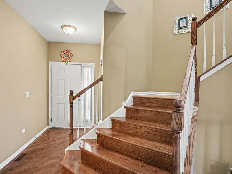444 Vaughn Circle Aurora IL 60502