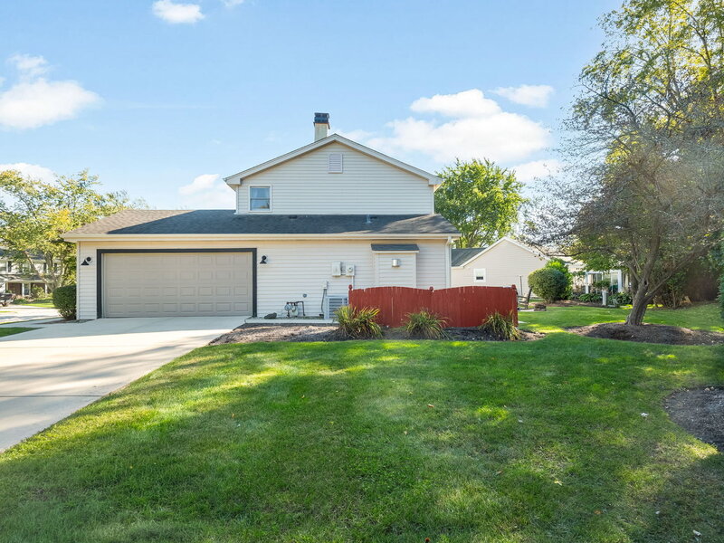 1717 Victoria Road Mundelein IL 60060