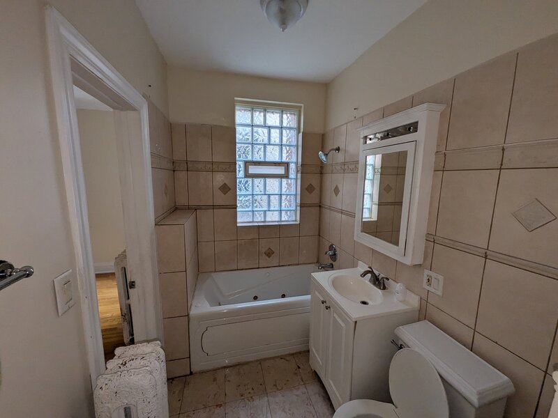 644 E 51st Street Chicago IL 60615