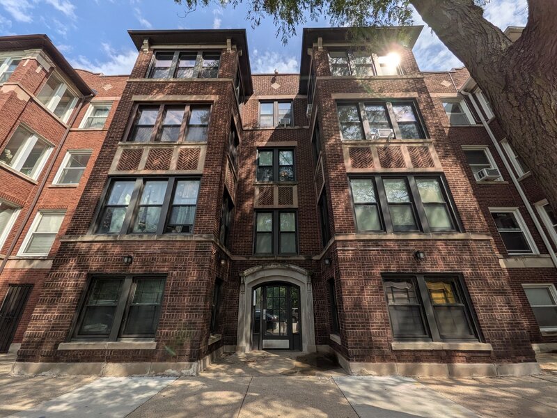 644 E 51st Street Chicago IL 60615
