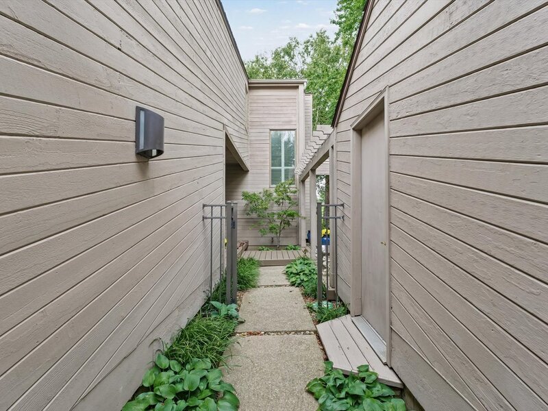 2320 Briar Hill Drive Champaign IL 61822