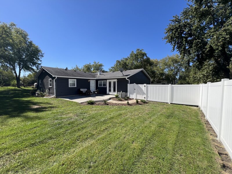 196 Green Court Streamwood IL 60107
