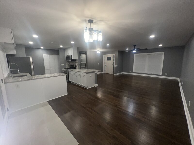 196 Green Court Streamwood IL 60107