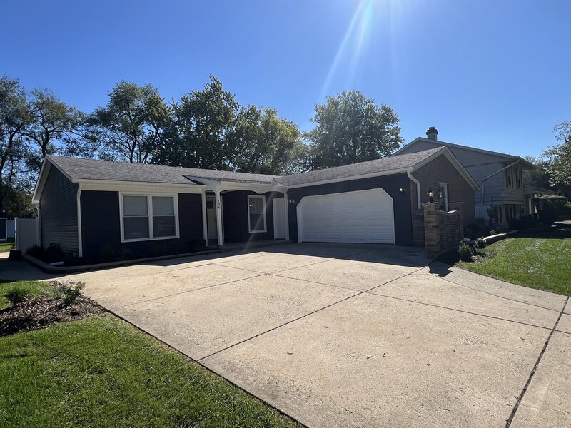 196 Green Court Streamwood IL 60107
