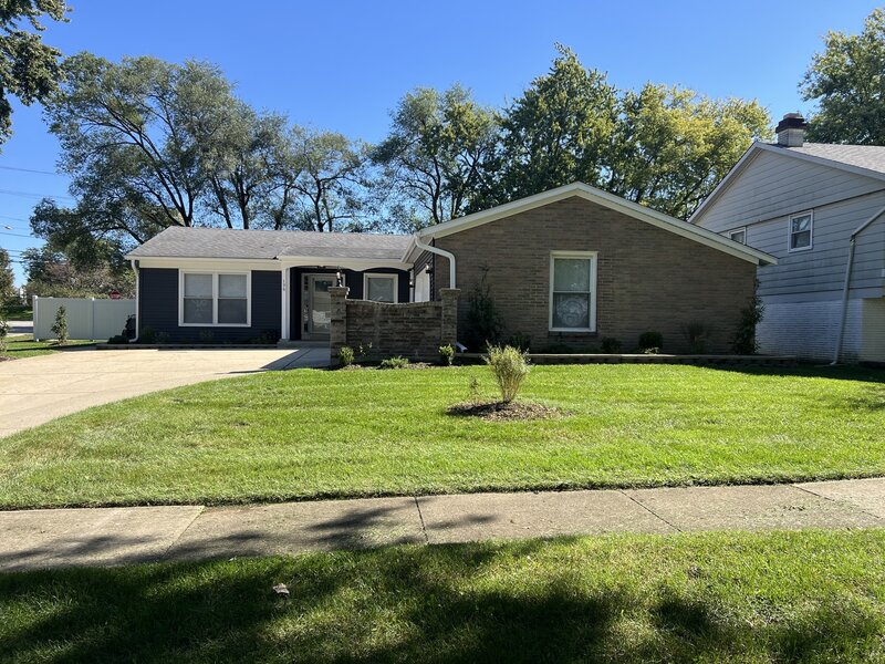 196 Green Court Streamwood IL 60107