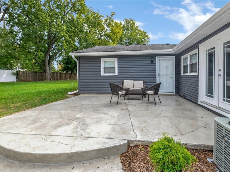 196 Green Court Streamwood IL 60107