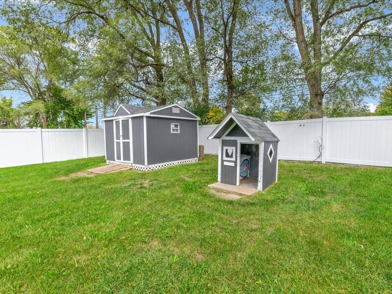 196 Green Court Streamwood IL 60107