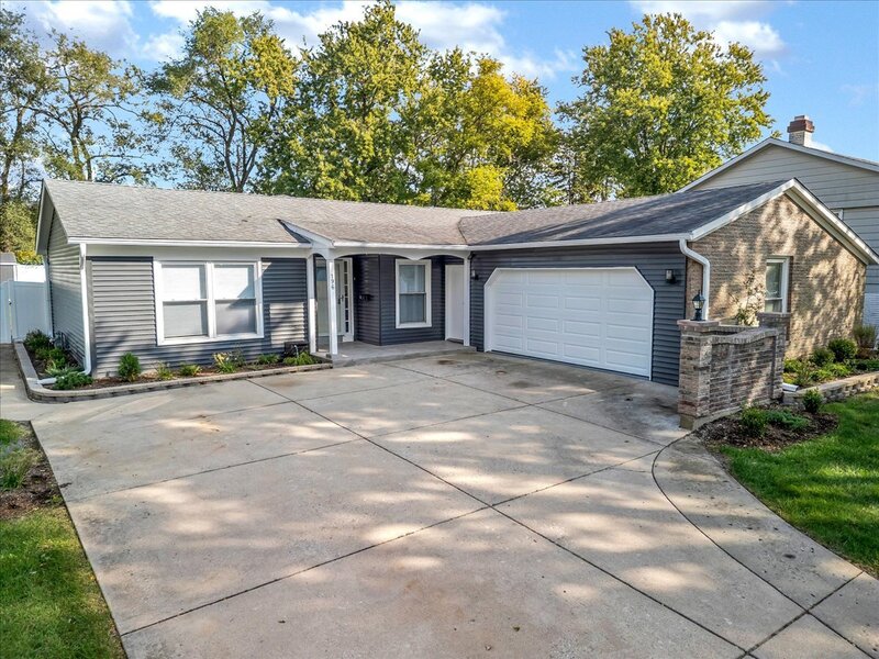 196 Green Court Streamwood IL 60107