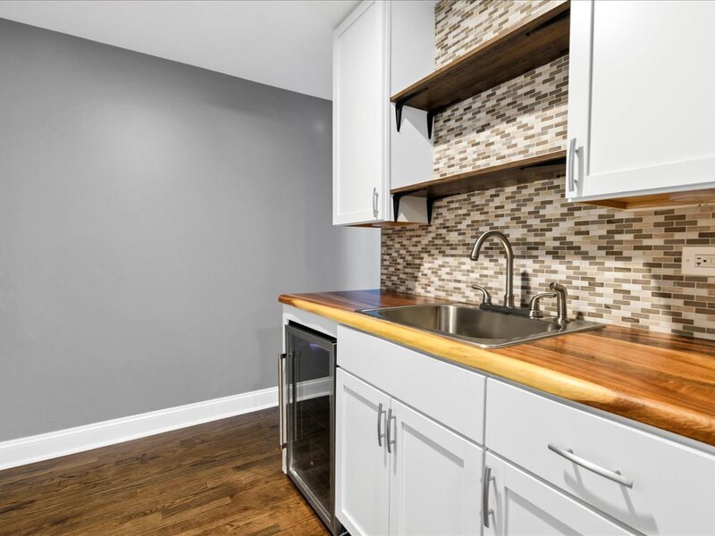 196 Green Court Streamwood IL 60107