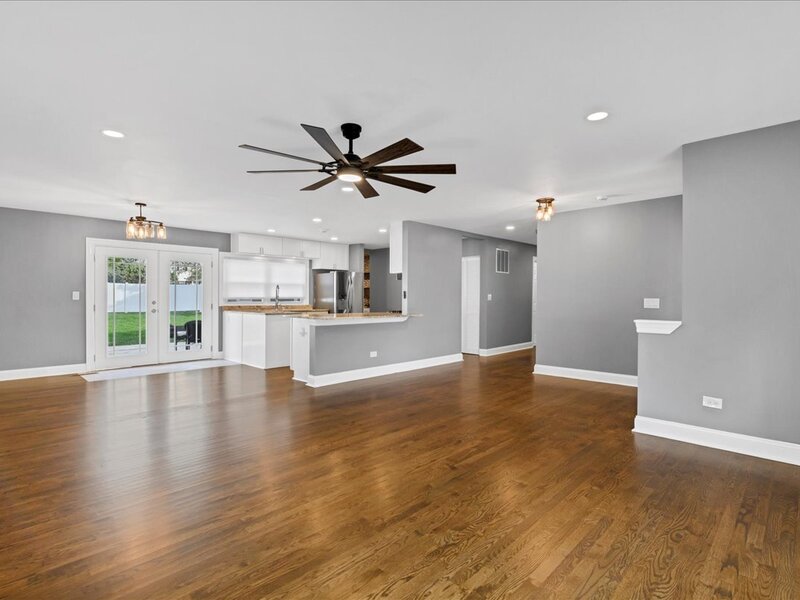 196 Green Court Streamwood IL 60107