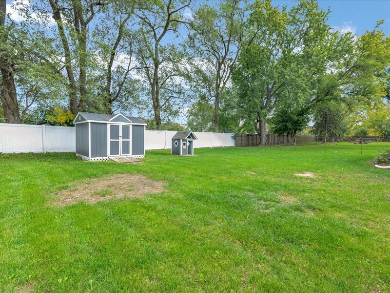 196 Green Court Streamwood IL 60107