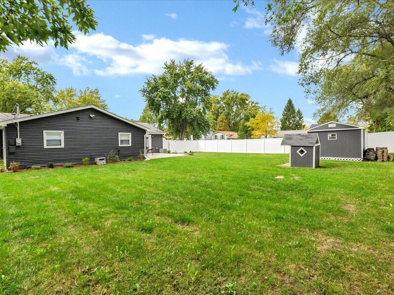 196 Green Court Streamwood IL 60107