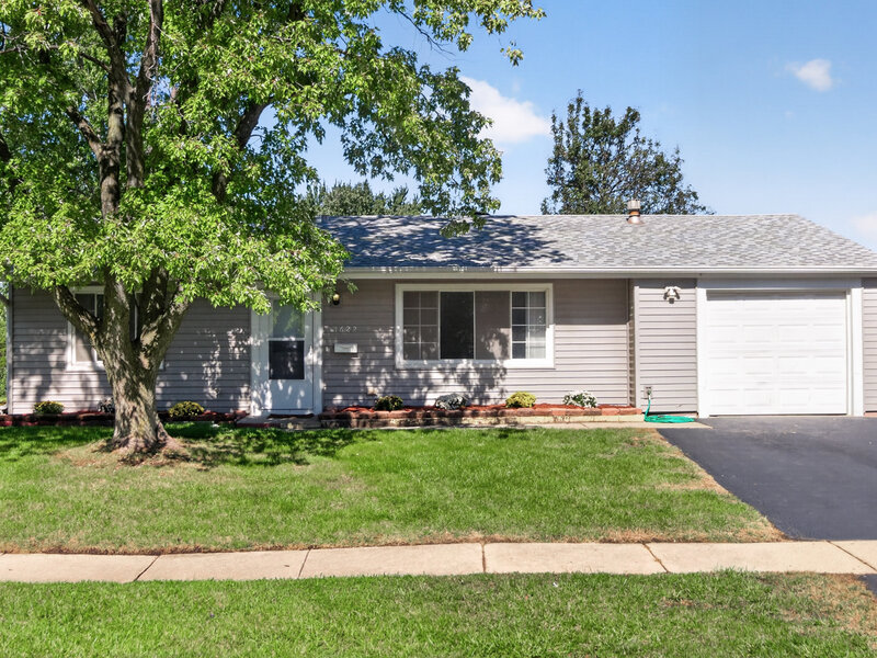 1622 W Celebrity Circle Hanover Park IL 60133