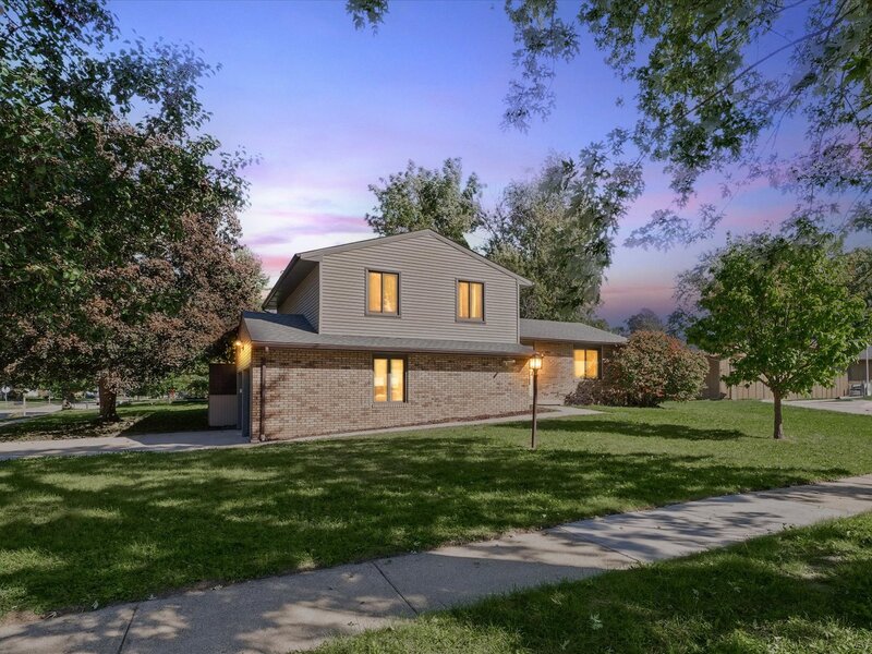 2006 Clover Court Champaign IL 61821