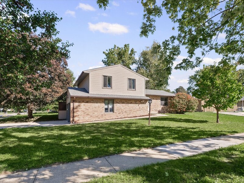 2006 Clover Court Champaign IL 61821