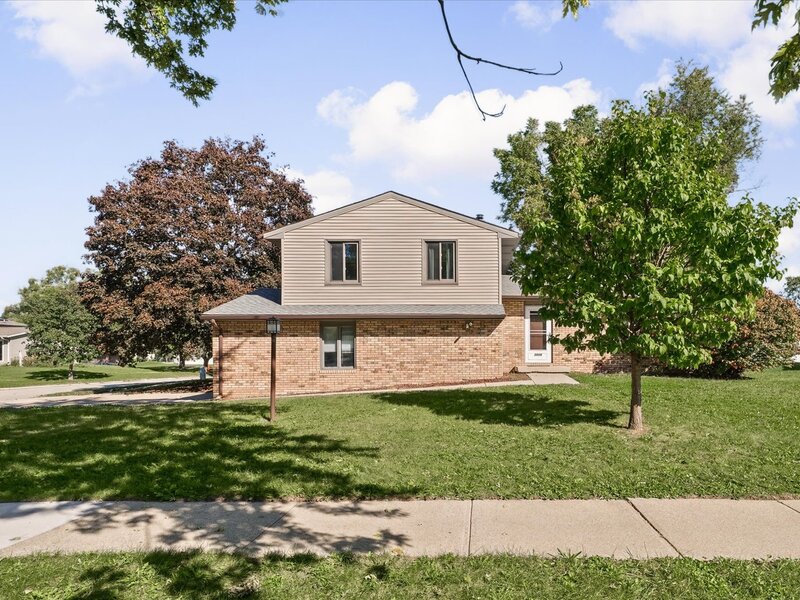 2006 Clover Court Champaign IL 61821