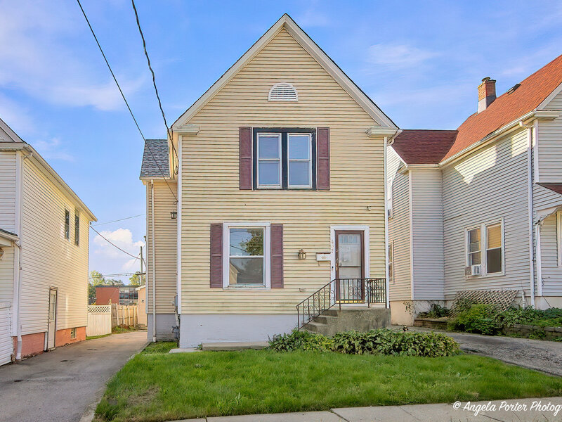 407 4th Street Waukegan IL 60085
