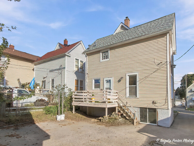 407 4th Street Waukegan IL 60085