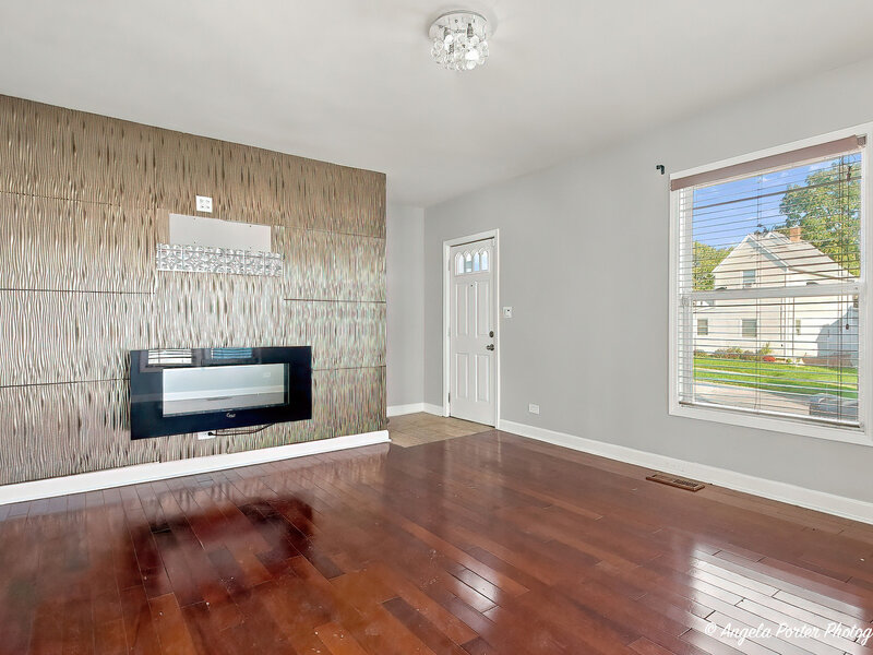 407 4th Street Waukegan IL 60085