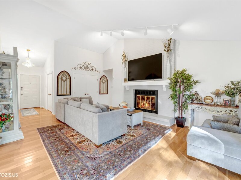 34017 N Lakeside Drive Grayslake IL 60030