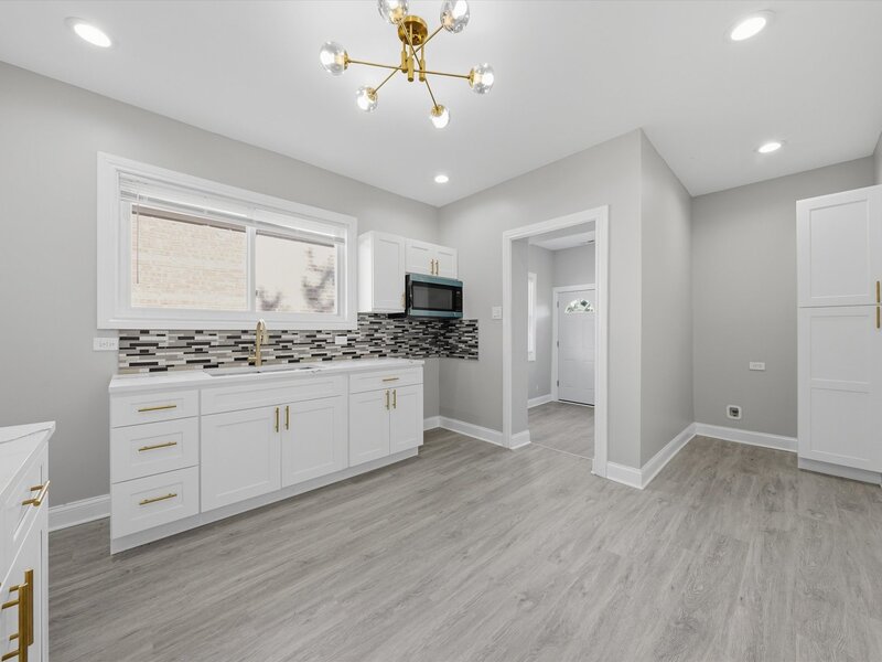 10453 S Indiana Avenue Chicago IL 60628