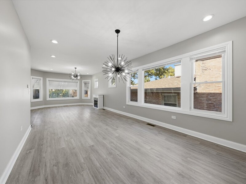 10453 S Indiana Avenue Chicago IL 60628