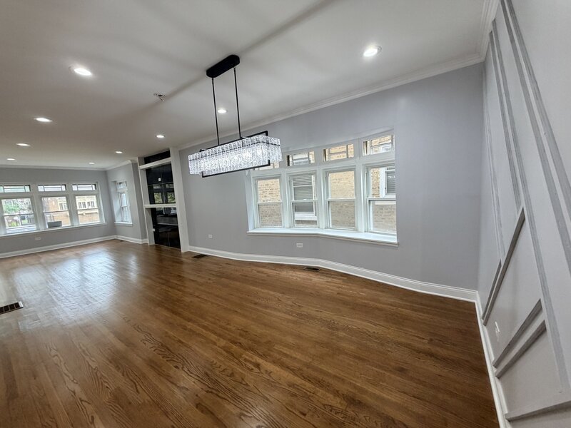 8118 S Saint Lawrence Avenue Chicago IL 60619