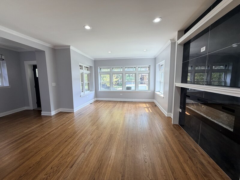 8118 S Saint Lawrence Avenue Chicago IL 60619
