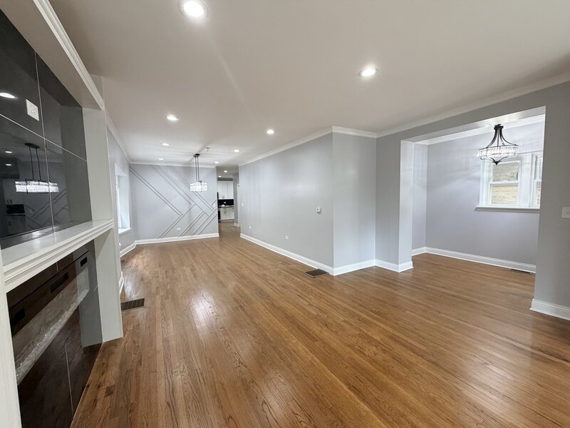 8118 S Saint Lawrence Avenue Chicago IL 60619
