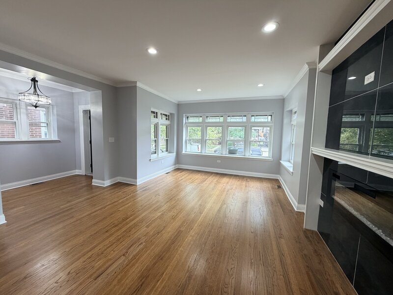8118 S Saint Lawrence Avenue Chicago IL 60619
