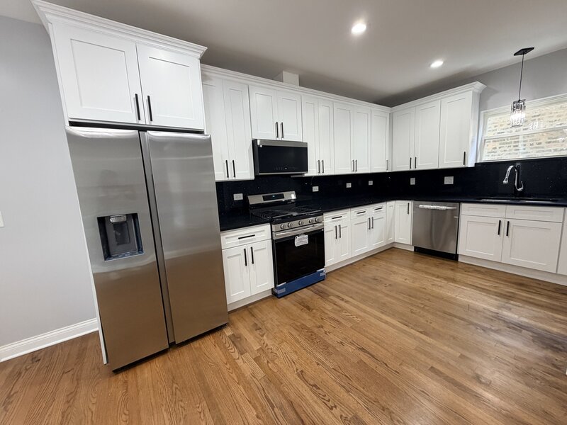 8118 S Saint Lawrence Avenue Chicago IL 60619