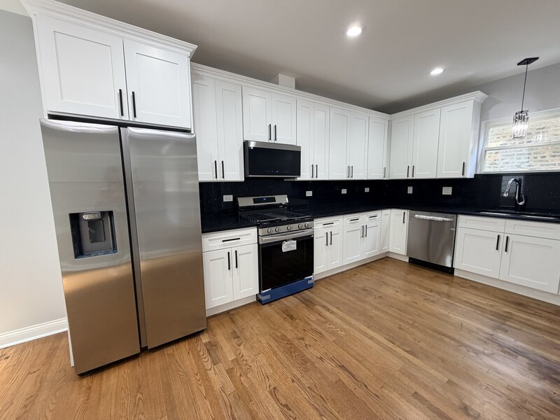 8118 S Saint Lawrence Avenue Chicago IL 60619