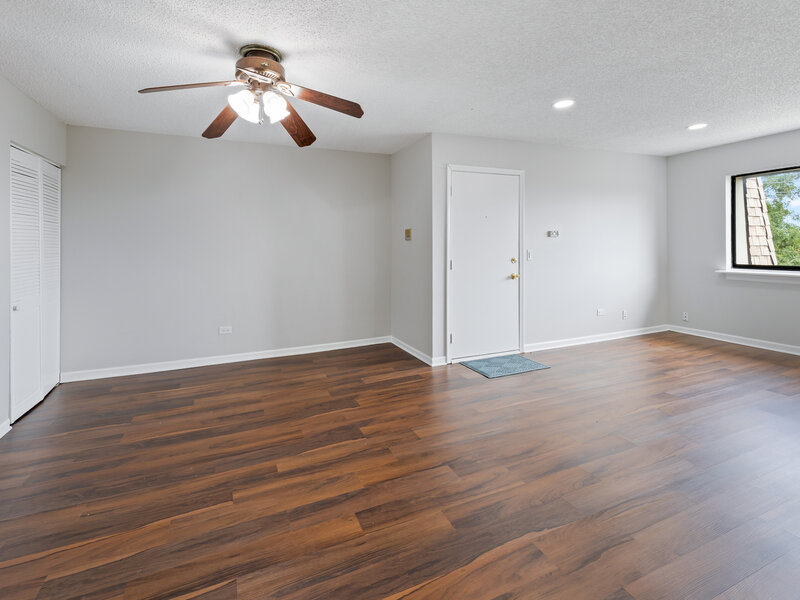 1472 Carol Court Palatine IL 60074
