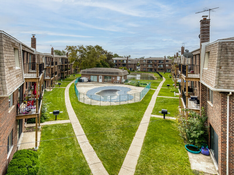 1472 Carol Court Palatine IL 60074
