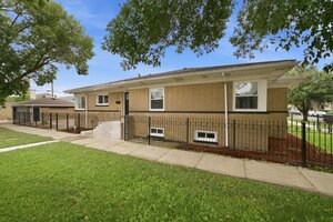 Photo of 6601 S Francisco Avenue Chicago IL 60629