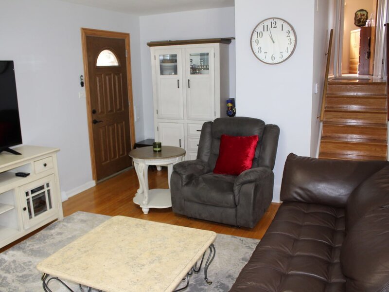 4253 W Devon Avenue Chicago IL 60646
