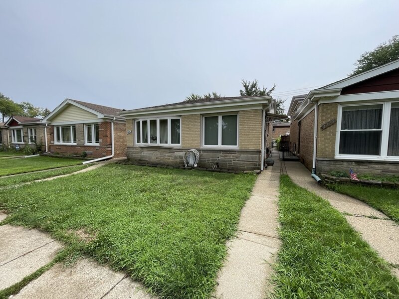 4253 W Devon Avenue Chicago IL 60646
