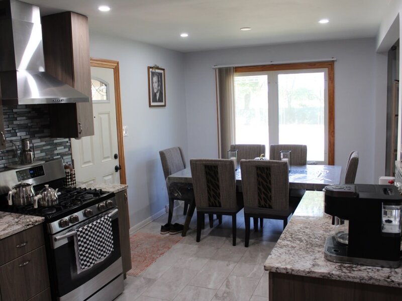 4253 W Devon Avenue Chicago IL 60646