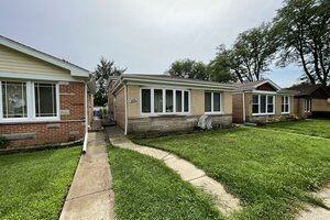 Photo of 4253 W Devon Avenue Chicago IL 60646