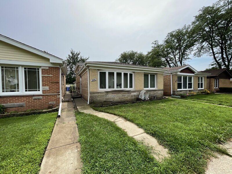 4253 W Devon Avenue Chicago IL 60646