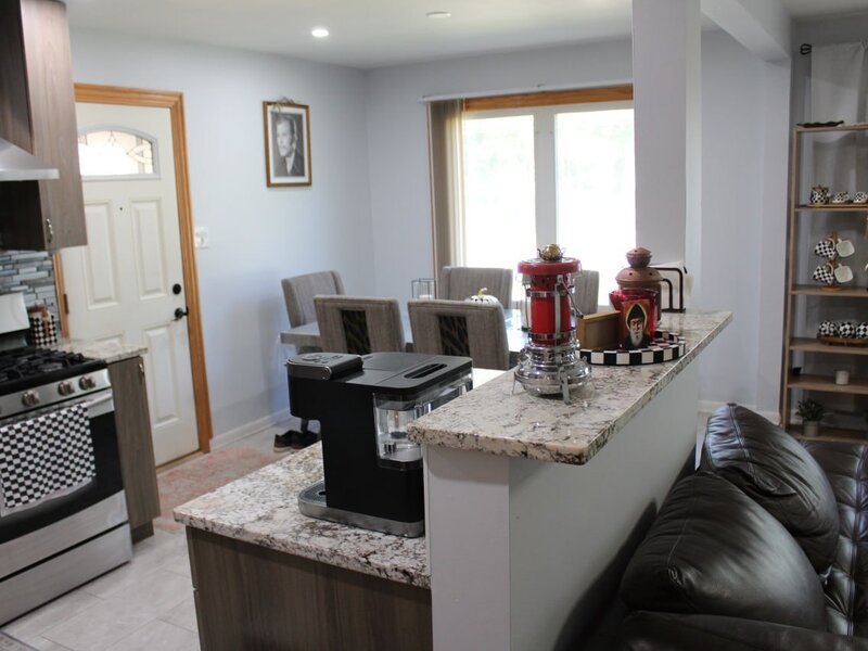 4253 W Devon Avenue Chicago IL 60646
