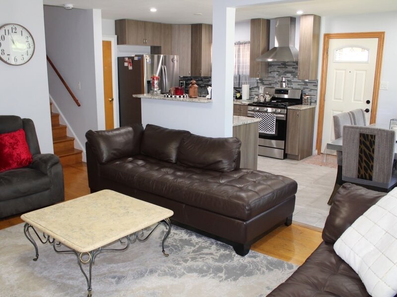 4253 W Devon Avenue Chicago IL 60646
