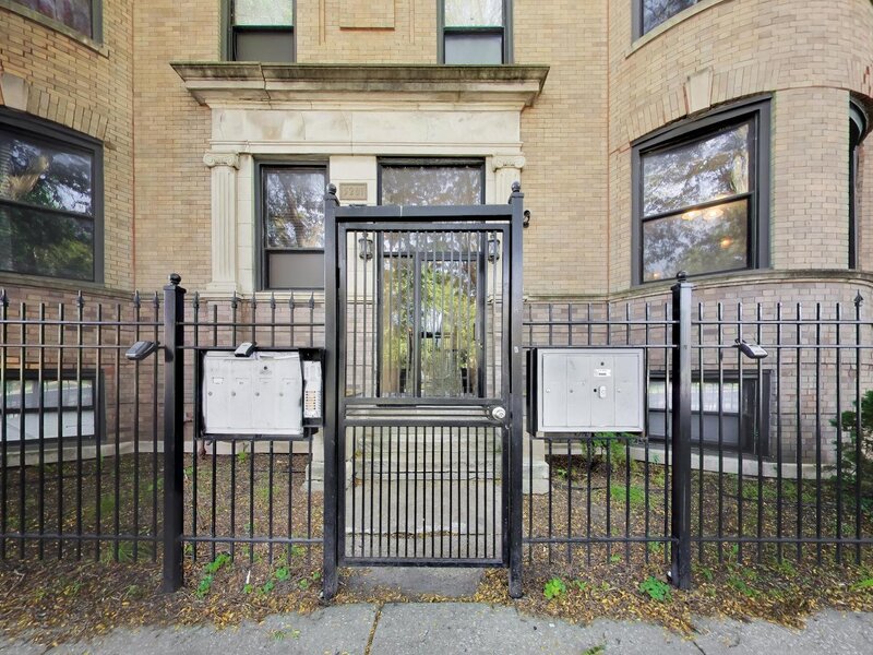 5203 S Indiana Avenue Chicago IL 60615