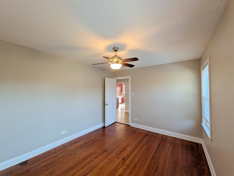 8825 S California Avenue Evergreen Park IL 60805
