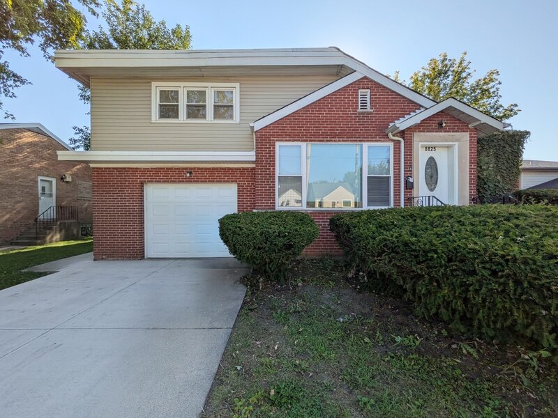 8825 S California Avenue Evergreen Park IL 60805